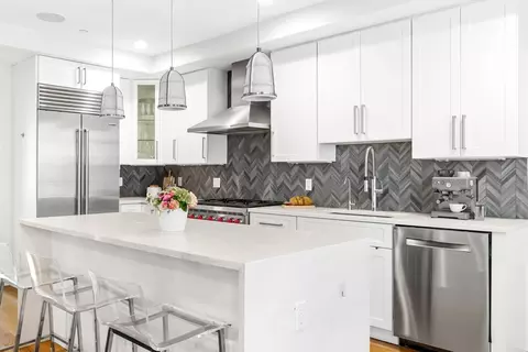 891 E 1st #4, Boston, MA 02127