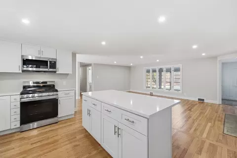 76 Beaver Brook Rd, Westford, MA 01886