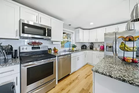 67 Streiber Dr, Chicopee, MA 01020 photo 5