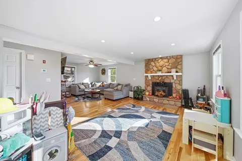 67 Streiber Dr, Chicopee, MA 01020 photo 9