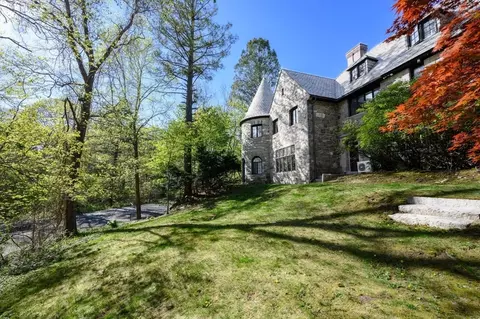 Exterior - 3 Evergreen Ln, Hingham, MA 02043 photo 3 of 11