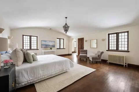 Bedroom - 3 Evergreen Ln, Hingham, MA 02043 photo 1 of 7