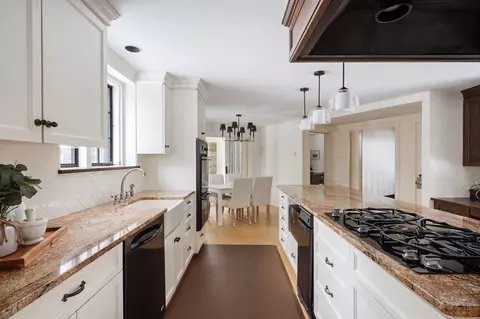Kitchen - 3 Evergreen Ln, Hingham, MA 02043 photo 2 of 3
