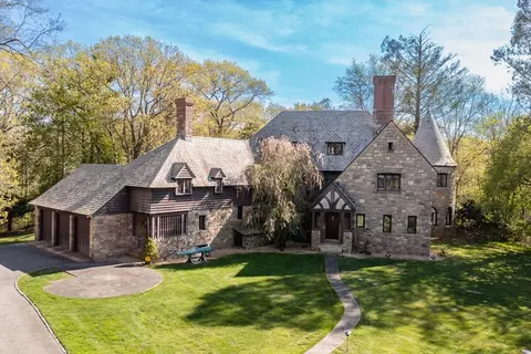 3 Evergreen Ln, Hingham, MA 02043