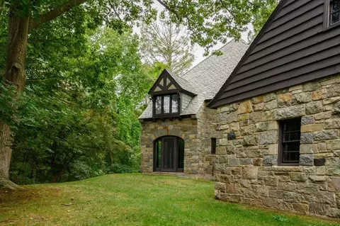 Exterior - 3 Evergreen Ln, Hingham, MA 02043 photo 9 of 11