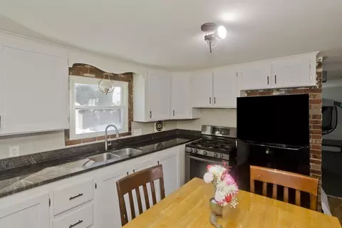 3 Fordham St, Springfield, MA 01104 photo 2