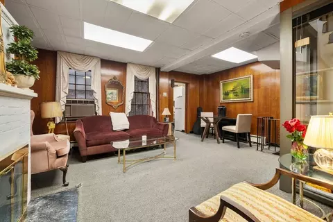 4 Derne St #1, Boston, MA 02114