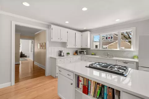 103 Oak St, Reading, MA 01867 photo 8
