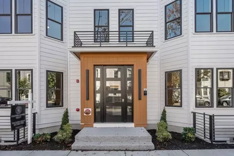 527 E Seventh St #101, Boston, MA 02127