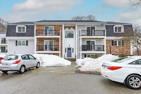 3 Chapel Hill Dr #10, Plymouth, MA 02360