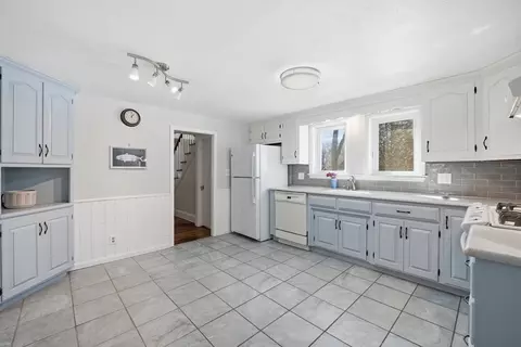 42 Carroll St, Springfield, MA 01118 photo 3