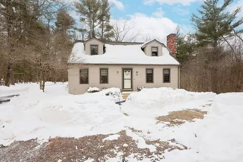 20 Vine St, Douglas, MA 01516