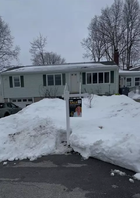 22 Falcon St, Methuen, MA 01844