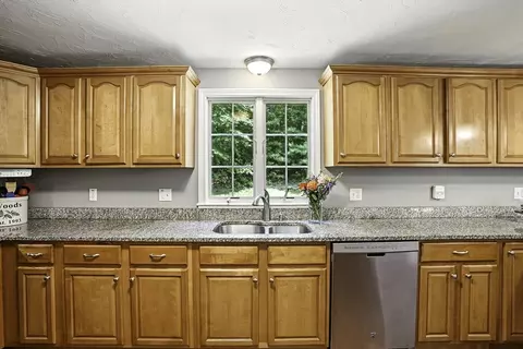 78 Milford St, Upton, MA 01568 photo 8