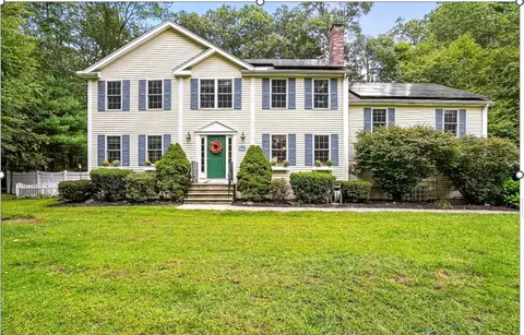 78 Milford St, Upton, MA 01568