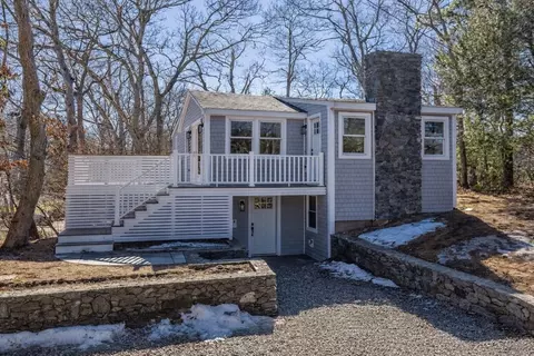 15 Manomet Beach Blvd, Plymouth, MA 02360