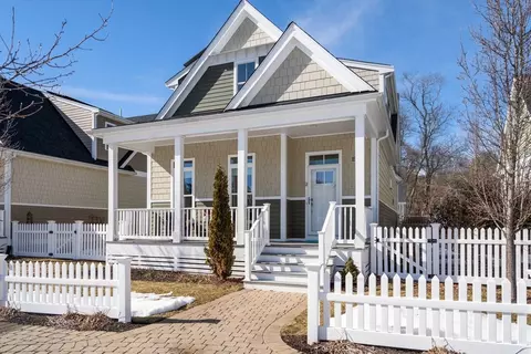 33 Boydes Xing #33, Norfolk, MA 02056