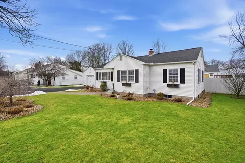 100 Kensington St, Feeding Hills, MA 01030