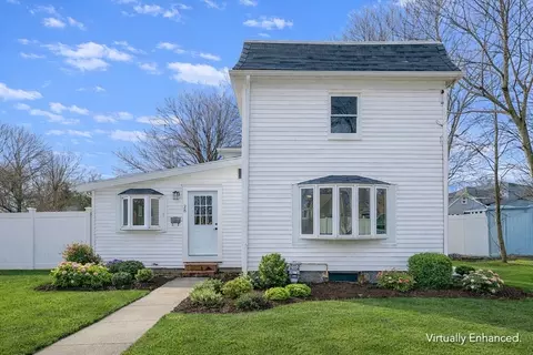 28 Newton Ct, Weymouth, MA 02191