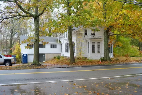 84 South St, Foxboro, MA 02035