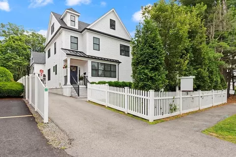 218 Hillside Ave #218, Needham, MA 02494