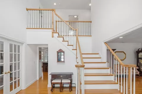 24 Talbott Farm Dr, Mendon, MA 01756 photo 2