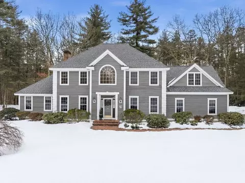 24 Talbott Farm Dr, Mendon, MA 01756