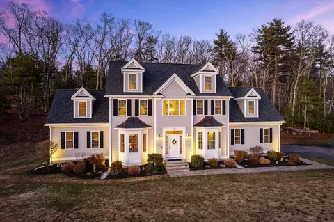 7 Jewell Xing, Mendon, MA 01756
