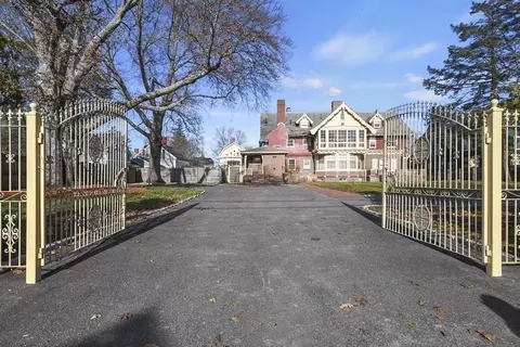 34 South St, Brockton, MA 02301