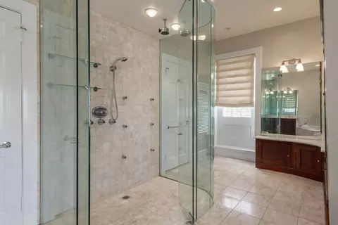 Bath - 355 Buckminster Rd, Brookline, MA 02445 photo 3 of 4