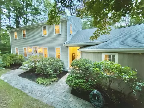 220 Pond St, Hopkinton, MA 01748