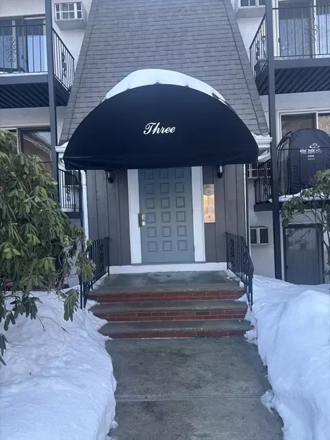 80 Walnut St #311, Canton, MA 02021