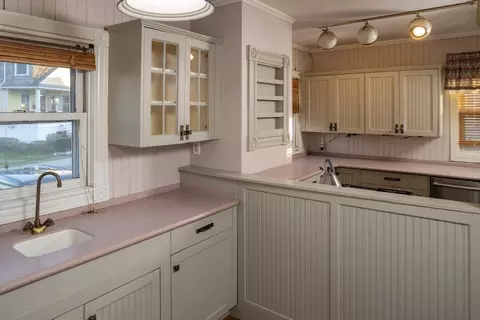 Kitchen - 46 Sunset Ave, Hull, MA 02045 photo 2 of 3