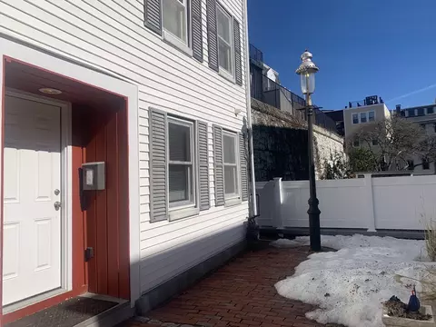 8 Avon Pl, Charlestown, MA 02129
