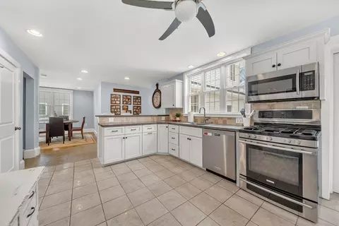 24 Mellen St, Needham, MA 02494 photo 2