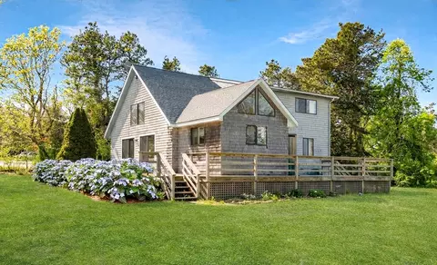 90 Schoolhouse Rd, Edgartown, MA 02539