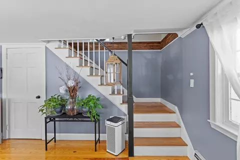 Entry Way - 64 W Main St, Georgetown, MA 01833 photo 3 of 4