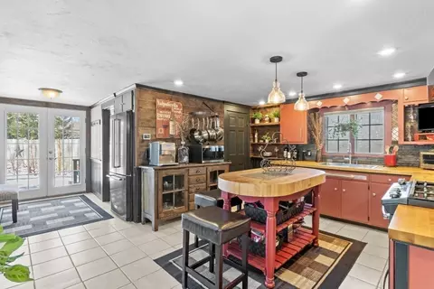 Kitchen - 64 W Main St, Georgetown, MA 01833 photo 2 of 4