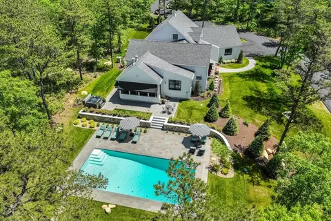 25 Dawns Lgt, Plymouth, MA 02360