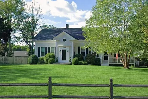 199 Rhode Island Rd, Lakeville, MA 02347