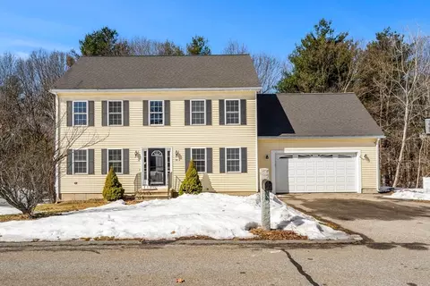34 Shakespeare St, Tyngsborough, MA 01879