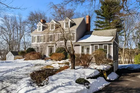 27 Rivercrest Dr, West Newbury, MA 01985