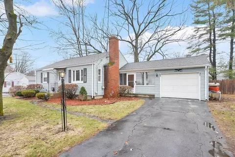 38 Northway Dr, Springfield, MA 01119 photo 2