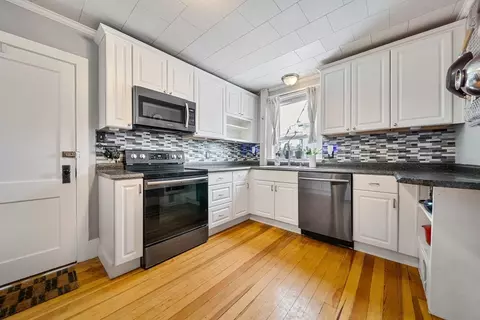 25 Eden St #2, Salem, MA 01970