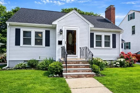 34 Sammett Ave, Roslindale, MA 02131