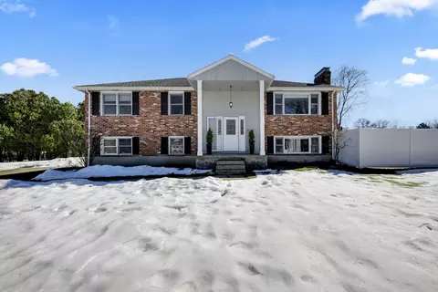 19 Maplecrest Dr, Southborough, MA 01772