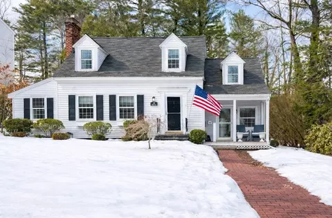 9 Oxbow Rd, Lynnfield, MA 01940