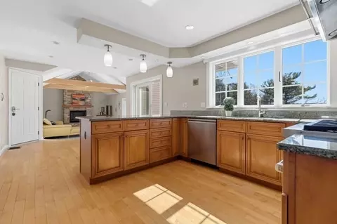 Kitchen - 7 Blacksmith Way, Saugus, MA 01906 photo 2 of 4