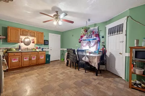 19 Woodbine St, Worcester, MA 01603