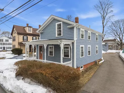 17 School St, Middleboro, MA 02346